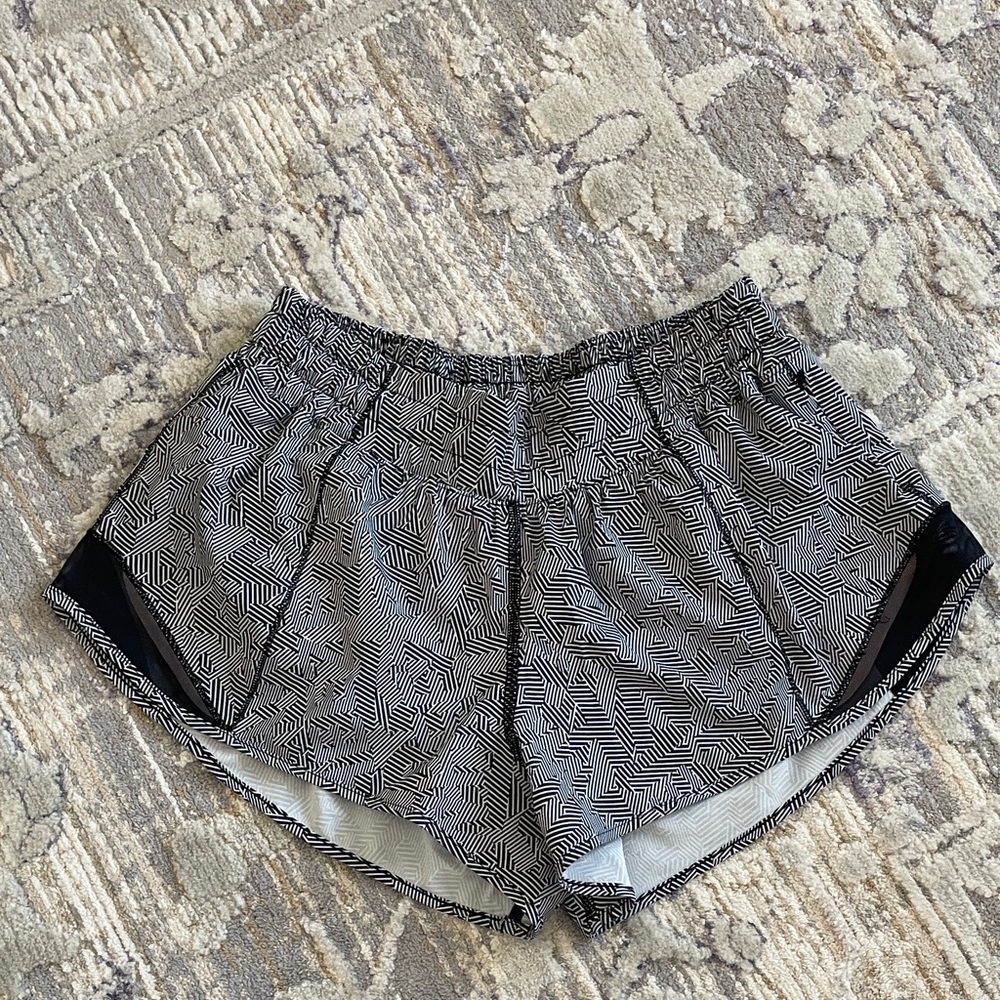 Lululemon Seawheeze Black and White Women's Shorts 2.5 inseam